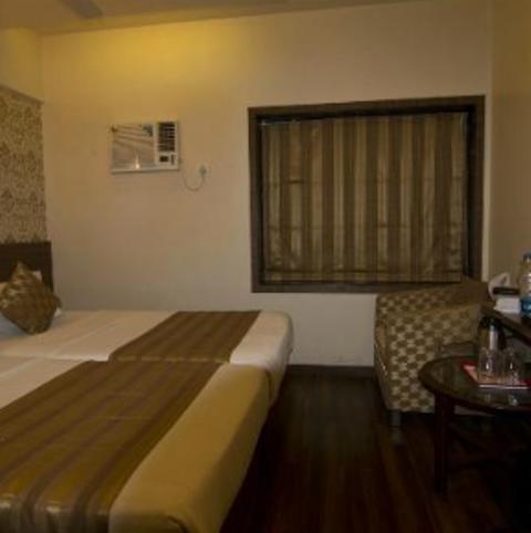 Rajhans Hotel Mumbai Room photo